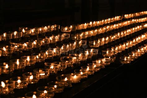 kaarsen stock afbeelding image  christendom zorg