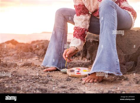 Female Hippie Walking Barefoot Public Street Pictures – Telegraph