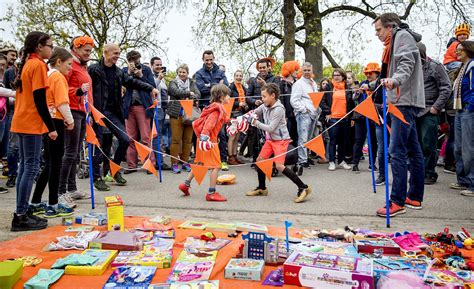 vrijmarkten koningsdag  dit zijn de leukste plekjes  amsterdam indebuurt amsterdam