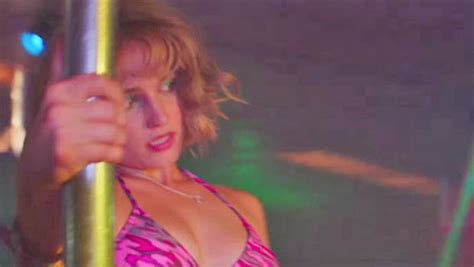 Glee Star Dianna Agron Strips Nude In Raunchy Lesbian