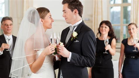 Does A Big Wedding Mean A Happier Marriage Cbs News
