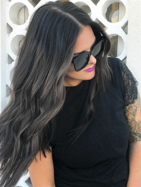 14.10.2018 · capelli neri e colpi di sole per ottenere dei colpi di sole ben visibili sui capelli neri, potrebbe essere necessario ricorrere a una leggera schiaritura. Pin su Acconciature capelli lunghi
