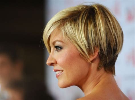 56 Super Hot Short Hairstyles 2022 Layers Cool Colors Curls Bangs