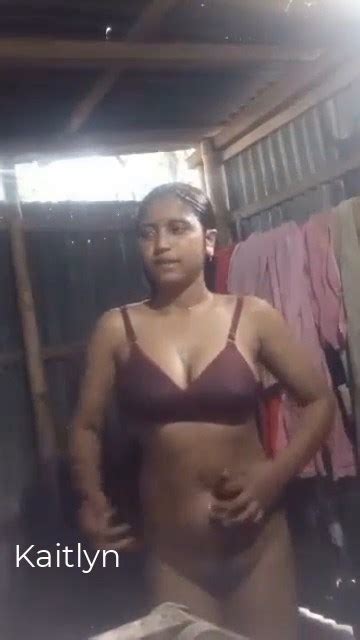 Bangladeshi Girl Bathing Leaked Video With Bengali Audio 2