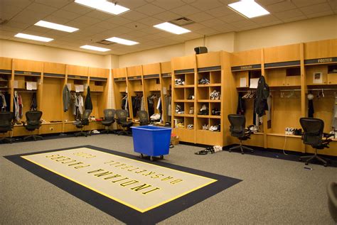 filepacers locker room  conseco fieldhousejpg wikimedia commons