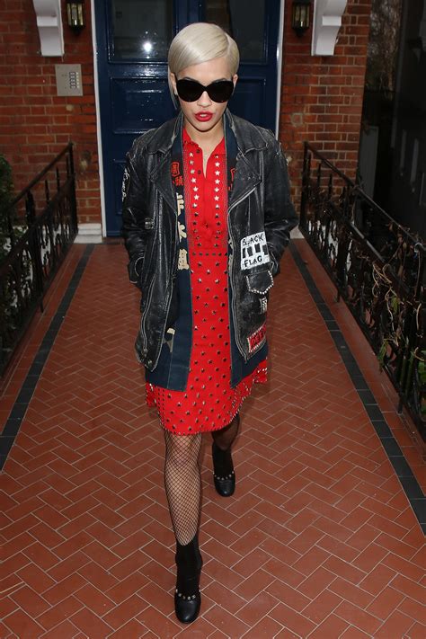 How To Wear Pattern Tights Alexa Chung Teen Vogue