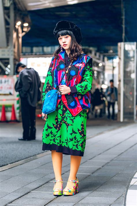 the best street style from tokyo fashion week spring 2019 there s a