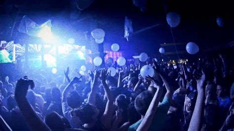 crowd  people   nightclub  balloons wallpaperscom