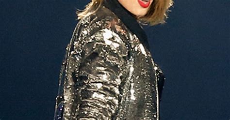 Taylor Swift Shows Off Bandaged Thumb After Kitchen Injury