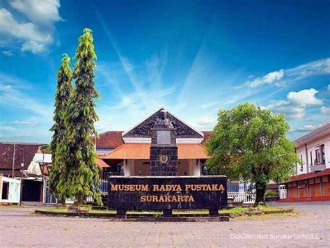 tempat wisata  solo bernuansa budaya  sejarah