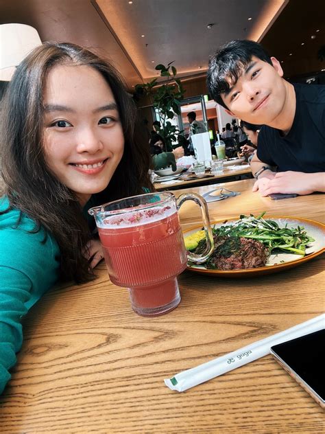 elvin 🌈 on twitter reunited with my twin sister after two years 🤩