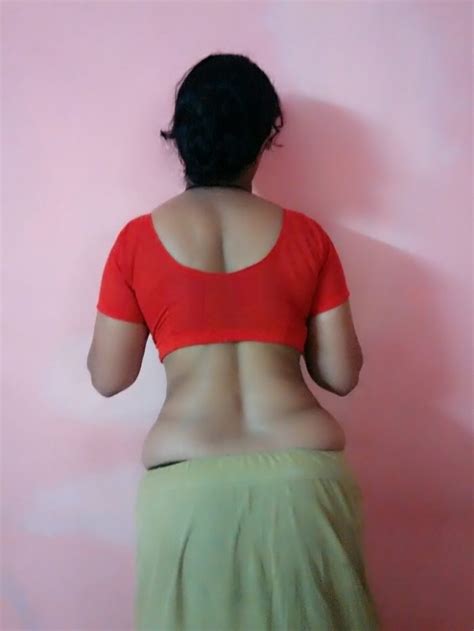 desi housewife aunty saree back hot photo bra blouse remove