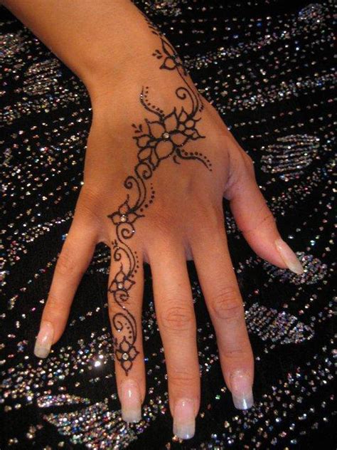 most stunning hand tattoos