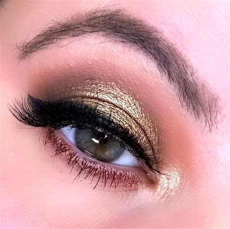 Updated 44 Glamorous Gold Eyeshadow Looks August 2020