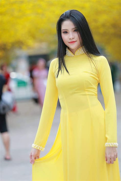 ghim của mark nguyen trên vietnamese long dress trong 2019 Áo dài người mẫu và phụ nữ