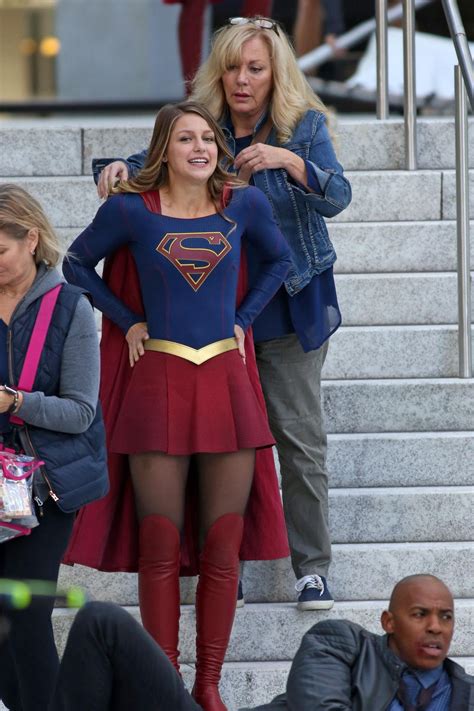 melissa benoist supergirl set in vancouver 09 12 2016