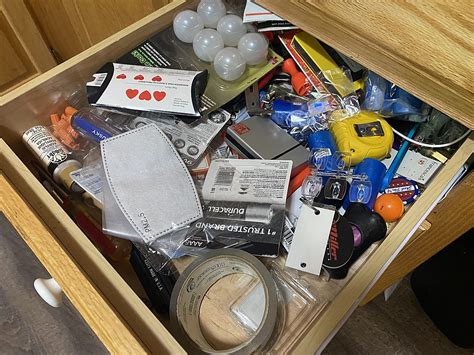find   minnesotans junk drawer