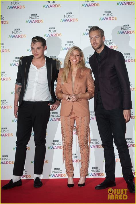 ellie goulding looks happy to be sandwiched by calvin