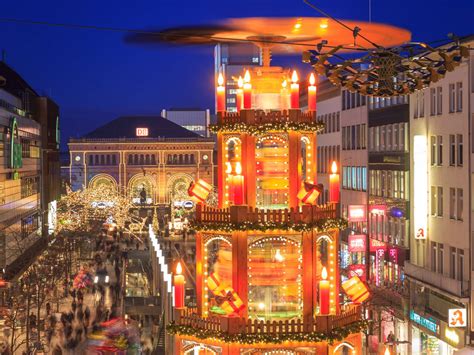 weihnachtsmarkt  der altstadt mit zeitlich begrenzter beleuchtung