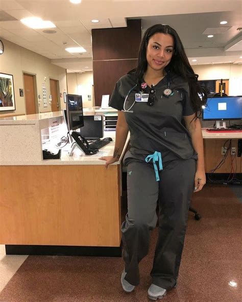 Pin By 𝑀e A 💸 On H•a•i•r In 2020 Nurse Outfit Scrubs Beautiful