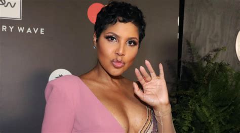 Toni Braxton Shows Off Her Toned Abs At 52 In Sexy Bikini Selfie Iheart