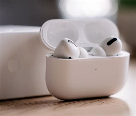 apple airpods   college students    airpods