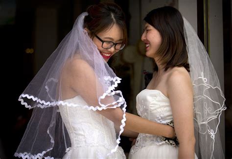 look at how cute this informal lesbian wedding in china