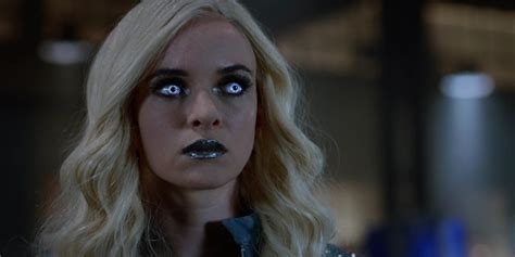 The Flash Has A Killer Frost And Caitlin Snow Problem
