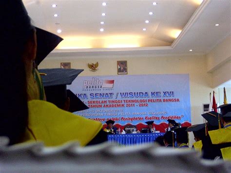 foto wisuda putra daerah tigaraksa