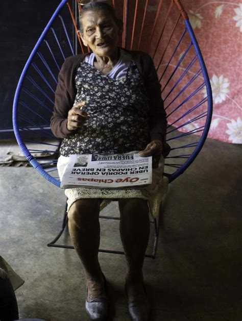 Foto Menginspirasi Nenek 96 Tahun Yang Tak Malu Masuk Sma Foto