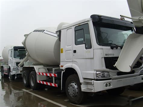 china sinotruk howo  cement mixer truck china cement mixer truck