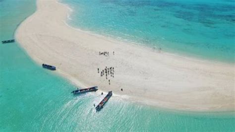 15 Pantai Eksotis Di Maluku Panoramanya Cantik Dan Menakjubkan