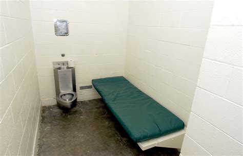 Pennsylvania Inmates Arm Stuck In Cell Toilet For Hours Cbs News