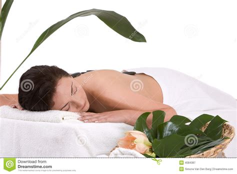 sulla tabella di massaggio immagine stock immagine di beautician 4084387