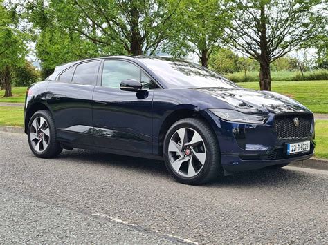 jaguar  pace black edition fully electric luxury suv  put   paces motoring