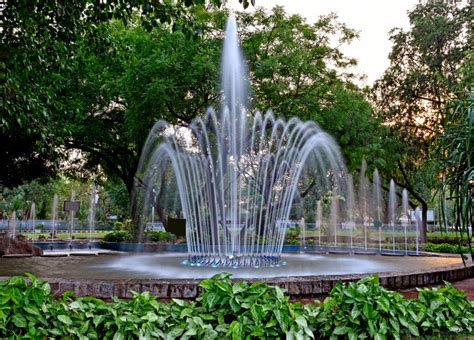 fountain loses water    fixes
