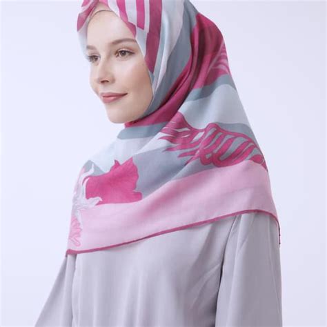 harga jilbab zoya segi empat voal motif