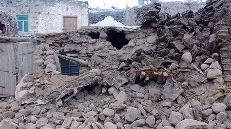 negen doden bij aardbeving op grens turkije iran nos