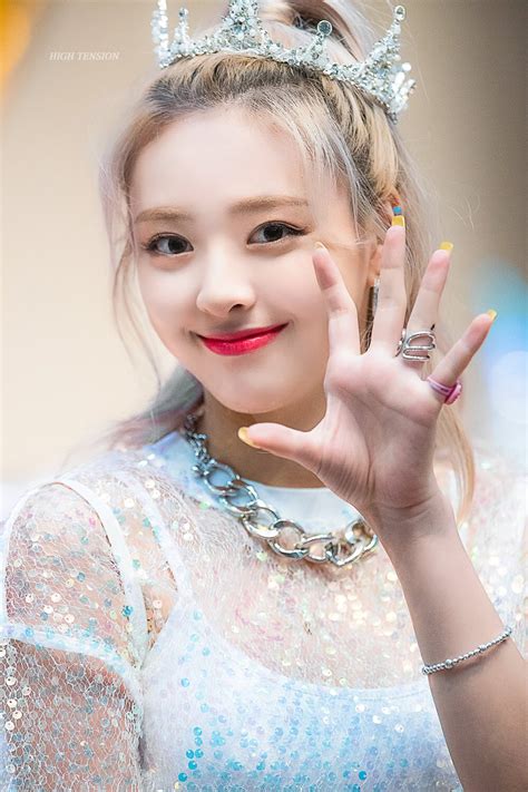 Itzy S Yuna Received A Big Surprise After Realizing She Had An Audience