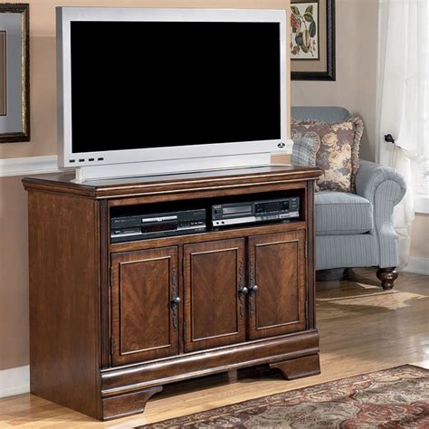 hamlyn   tv stand signature design  ashley furniture