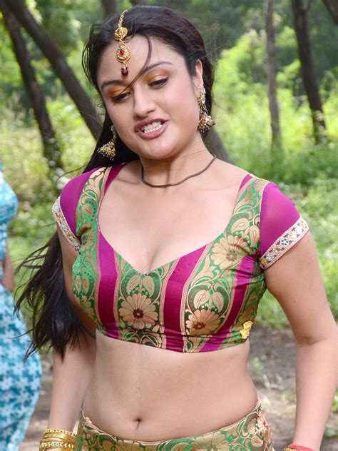 Fuckers Sonia Agarwal Sexy Hot Navel Cleavage Pics