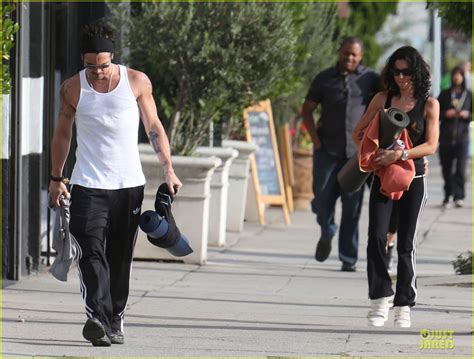 Full Sized Photo Of Colin Farrell Buff Yoga Session With Sister
