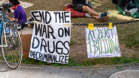 oregon ”takes a a sledgehammer” to the war on drugs decriminalizes