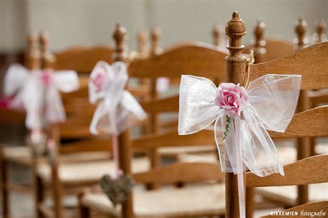 weddingstyling de versiering aankleding tijdens een bruiloft strik tule bloem roos roze
