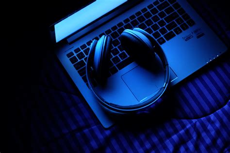 images laptop notebook  light technology darkness blue headphones screenshot