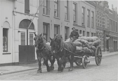 molenstraat met zwaar geladen wagen met paard paarden zevenbergen stilleven