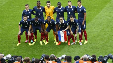 les bleus fetent leur victoire sur twitter