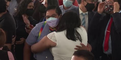 Hundreds Of Lgbt Couples Marry In Mexico City Myanmar International Tv