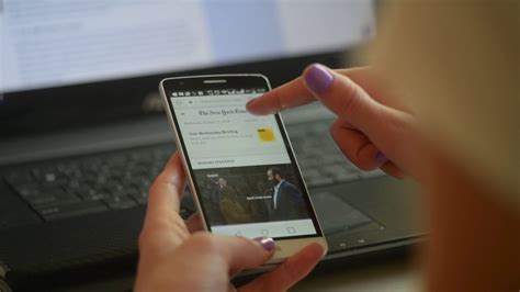 a woman browse the new york times newspaper website online