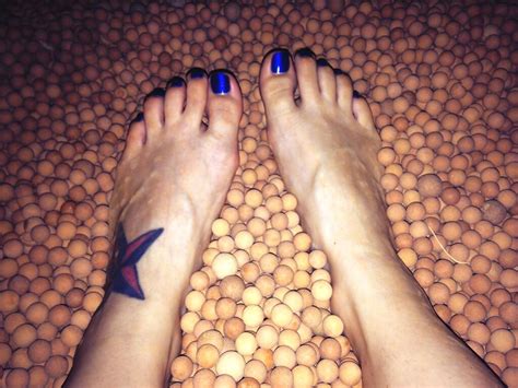 cara santa maria s feet